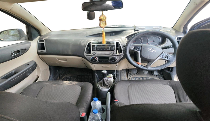 2013 Hyundai i20 SPORTZ 1.2, CNG, Manual, 1,07,710 km, interior
