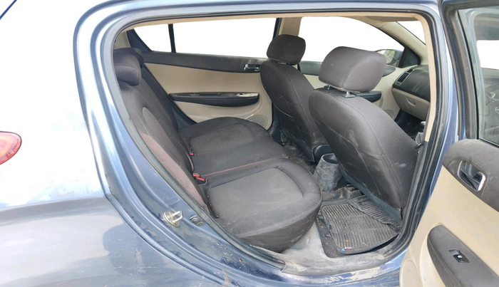 2013 Hyundai i20 SPORTZ 1.2, CNG, Manual, 1,07,710 km, interior