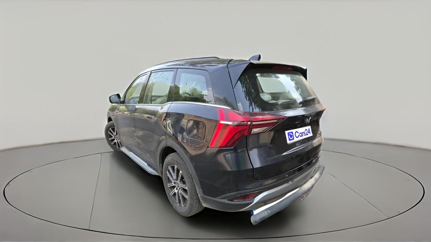 2022 Mahindra XUV700 AX 7 D MT 7 STR, Diesel, Manual, 1,42,033 km, exterior