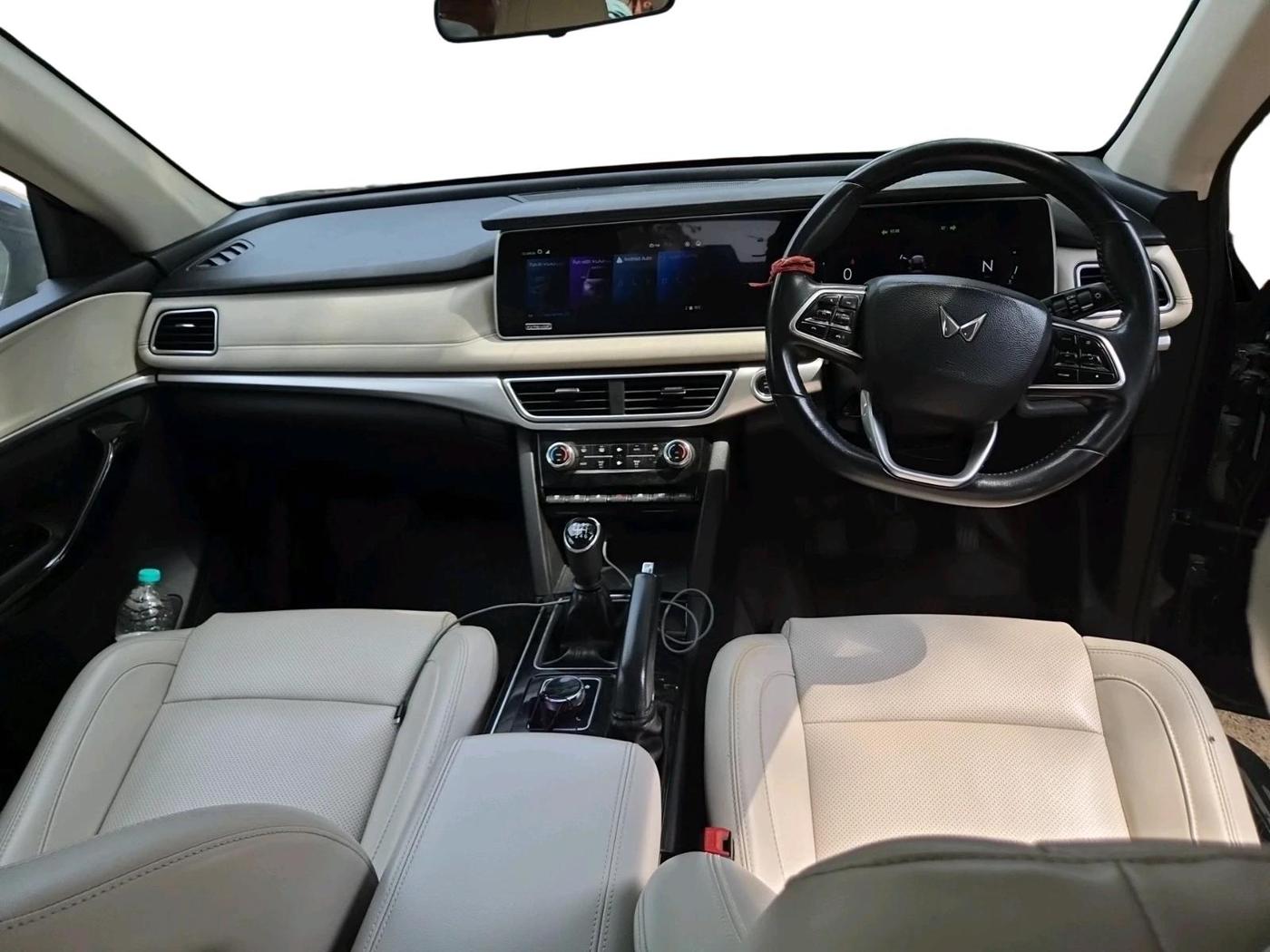2022 Mahindra XUV700 AX 7 D MT 7 STR, Diesel, Manual, 1,42,033 km, interior