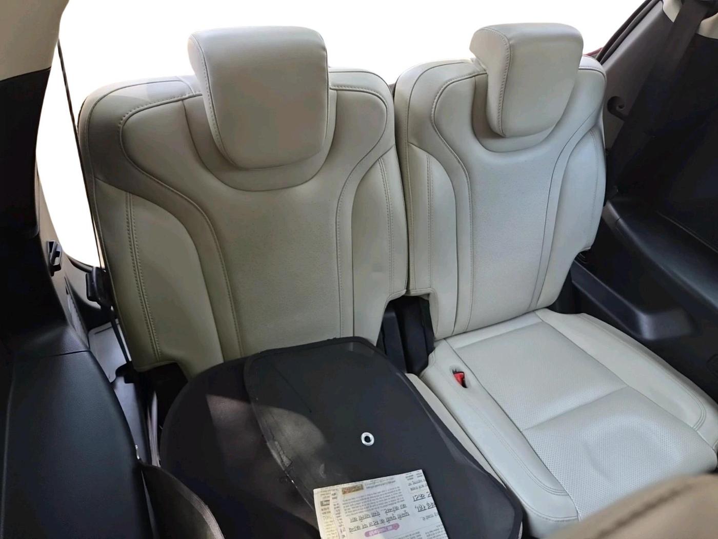 2022 Mahindra XUV700 AX 7 D MT 7 STR, Diesel, Manual, 1,42,033 km, interior