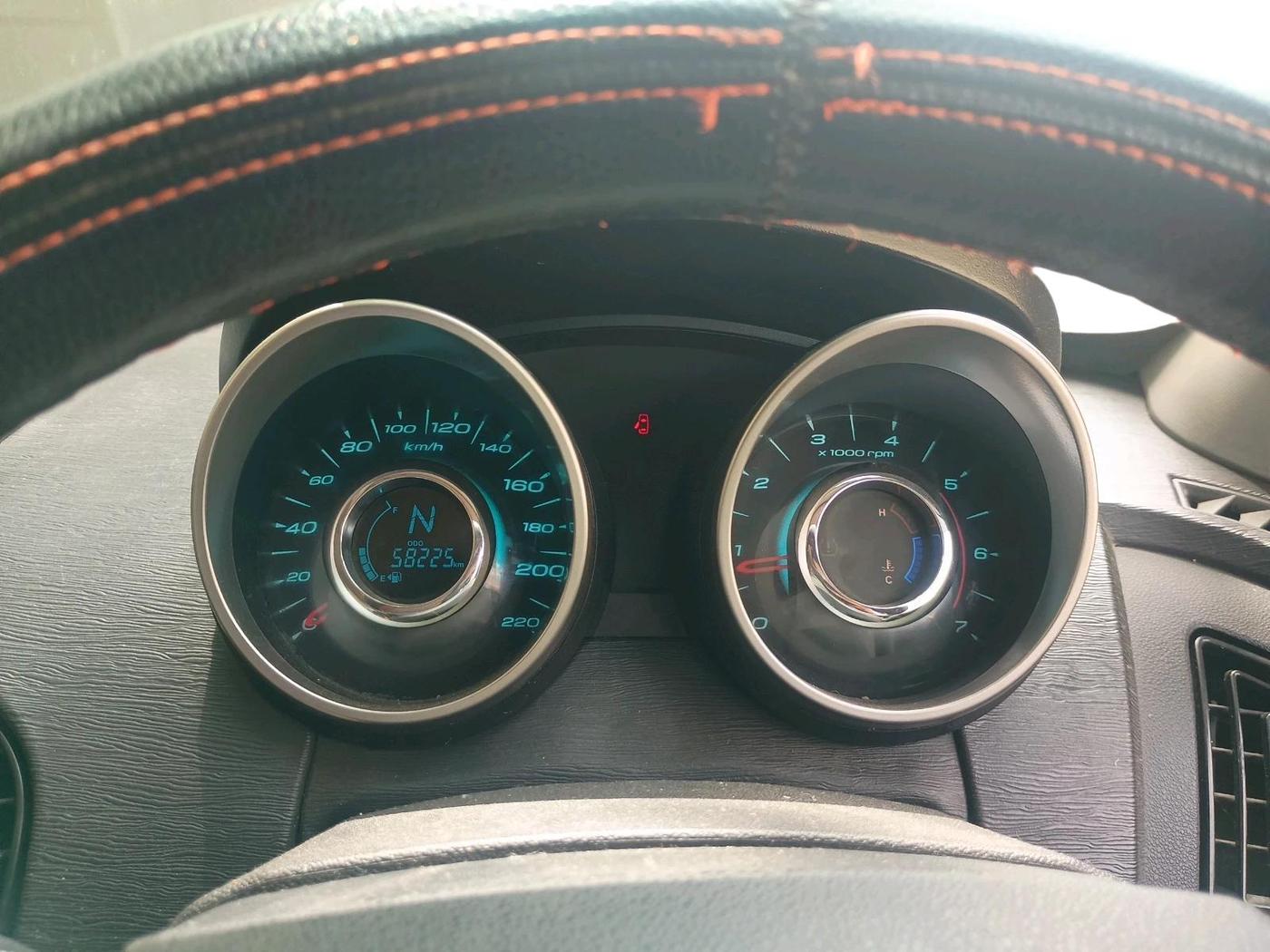 2018 Mahindra XUV500 W9, Diesel, Manual, 58,225 km, interior