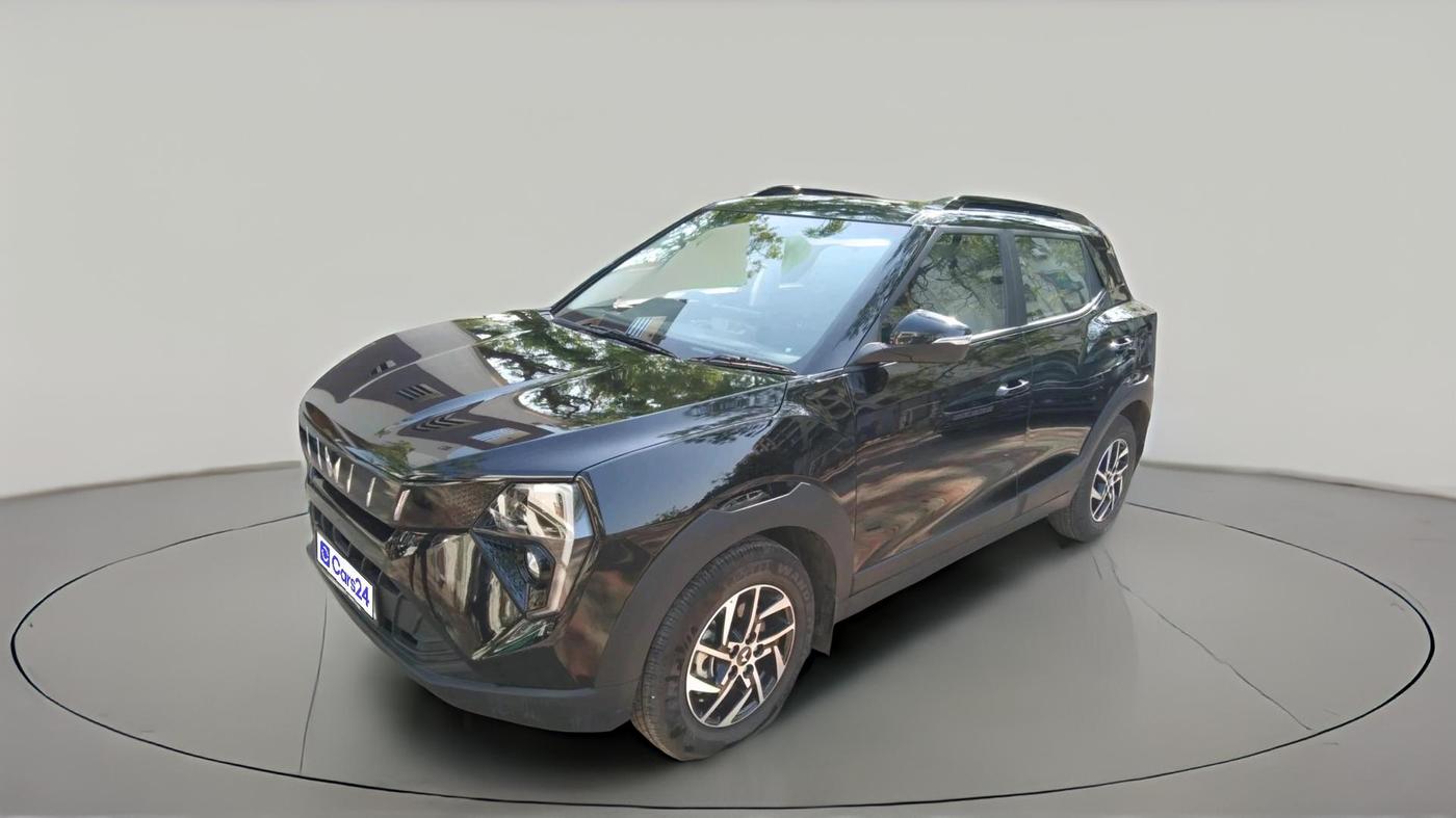 2025 Mahindra XUV 3XO AX5 1.5 Turbo Diesel Autoshift Plus, Diesel, Automatic, 15,386 km, exterior