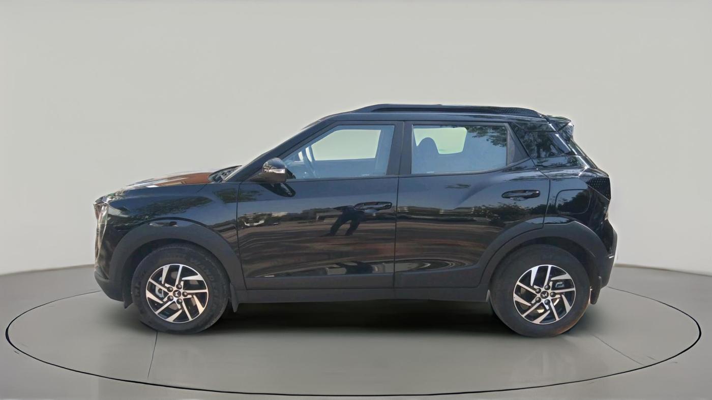 2025 Mahindra XUV 3XO AX5 1.5 Turbo Diesel Autoshift Plus, Diesel, Automatic, 15,386 km, exterior