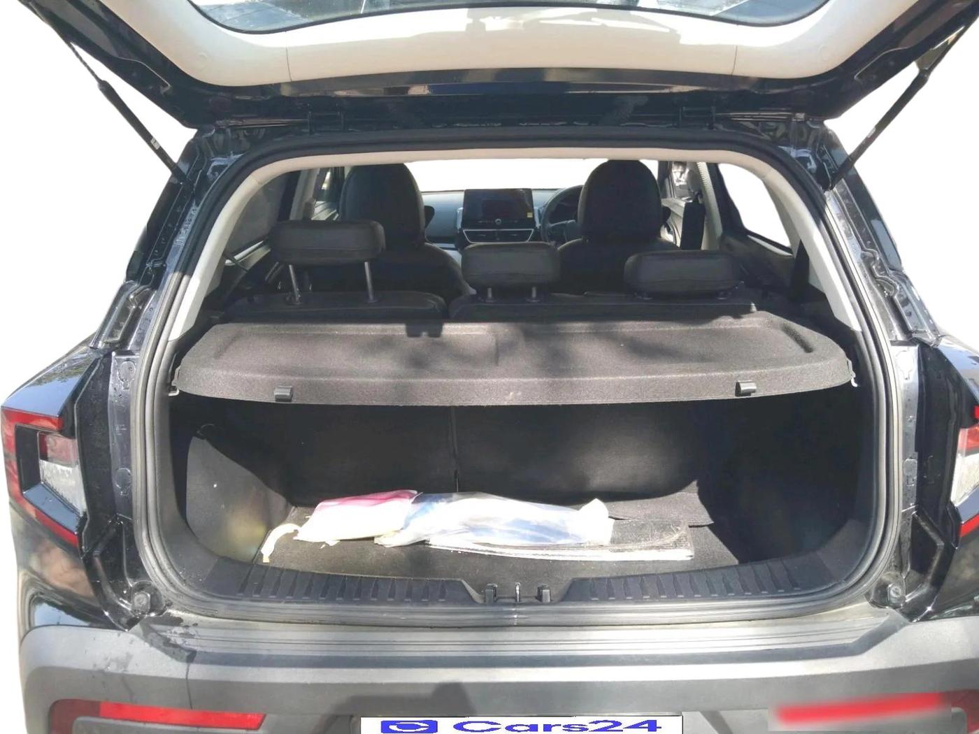 2025 Mahindra XUV 3XO AX5 1.5 Turbo Diesel Autoshift Plus, Diesel, Automatic, 15,386 km, exterior