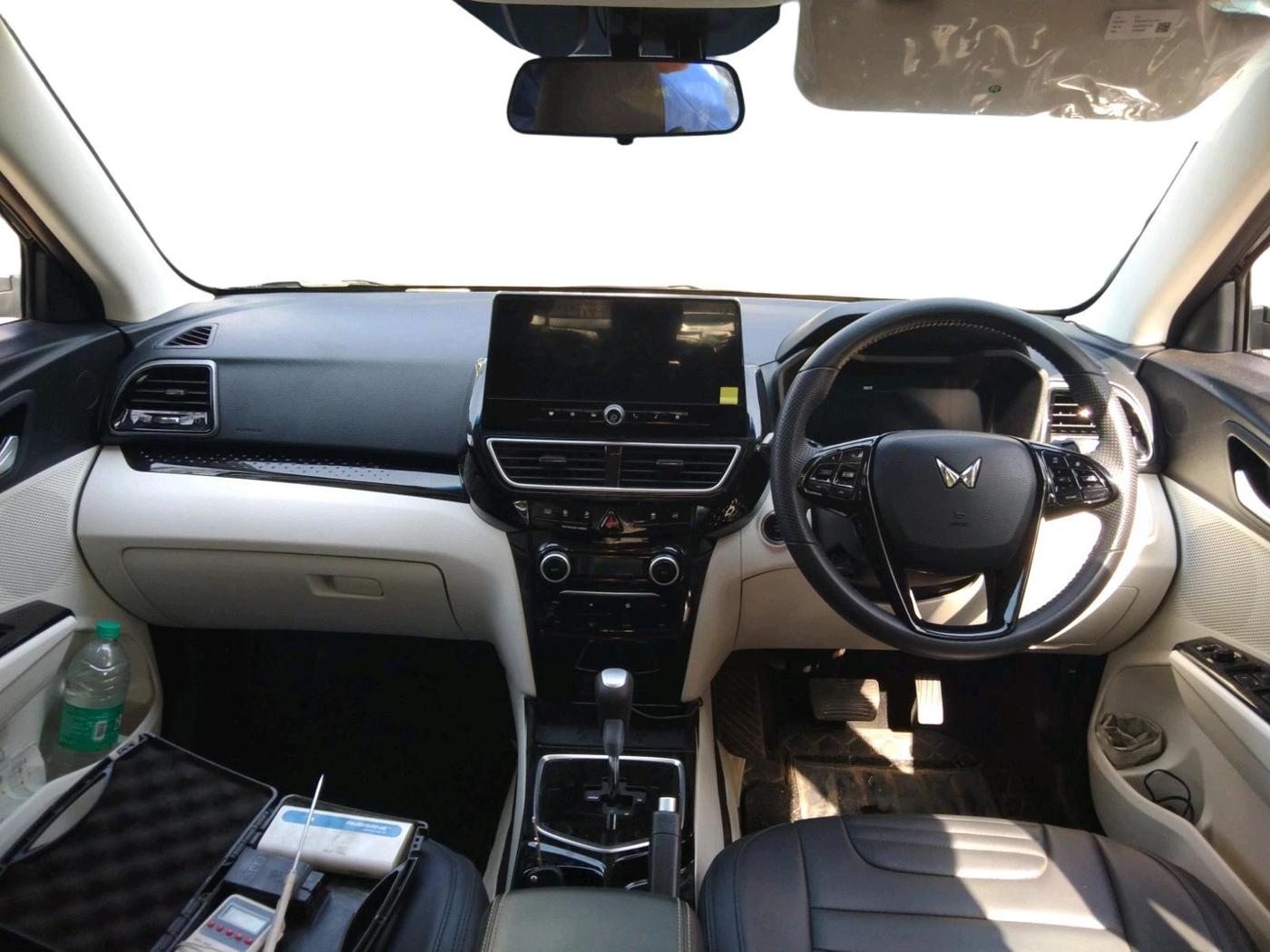 2025 Mahindra XUV 3XO AX5 1.5 Turbo Diesel Autoshift Plus, Diesel, Automatic, 15,386 km, interior