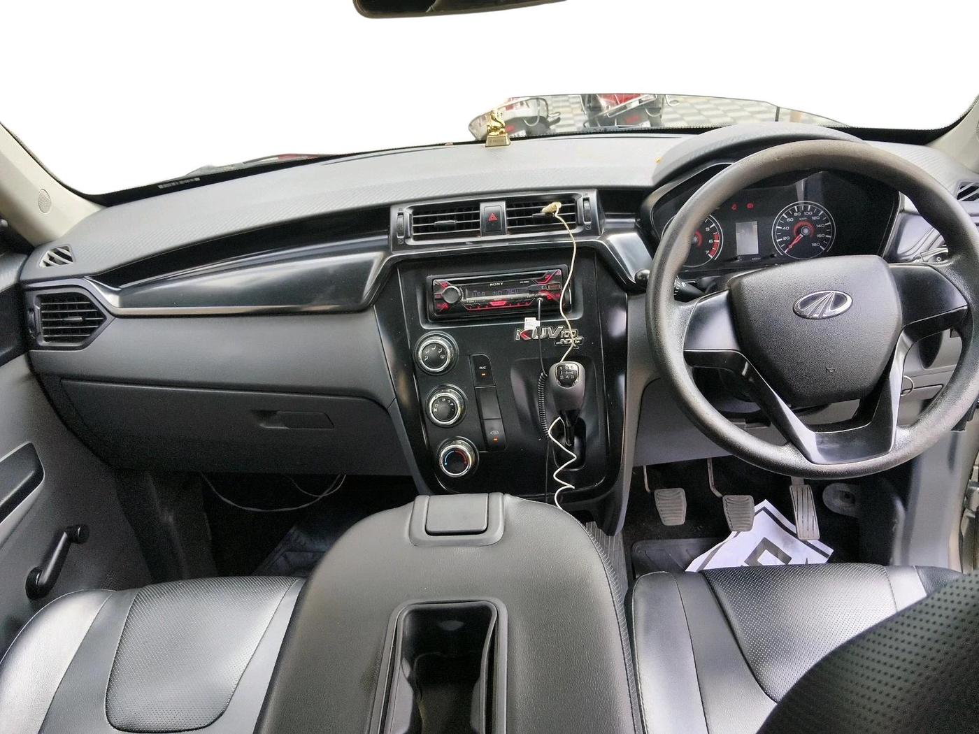 2018 Mahindra KUV 100 NXT K2 P 6 STR, CNG, Manual, 61,360 km, interior