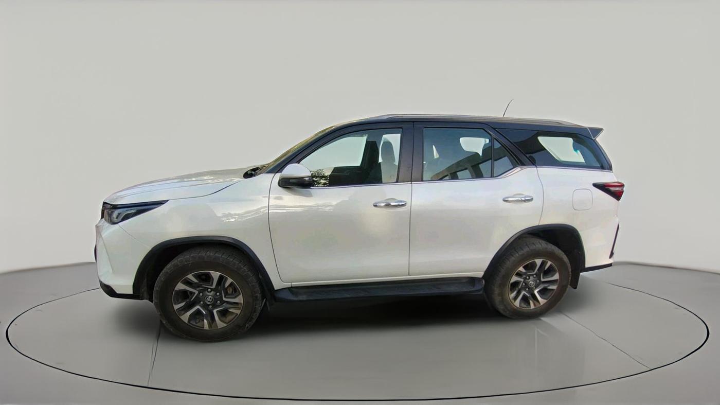 2022 Toyota Fortuner 4X2 AT 2.8 LEGENDER, Diesel, Automatic, 1,32,162 km, exterior
