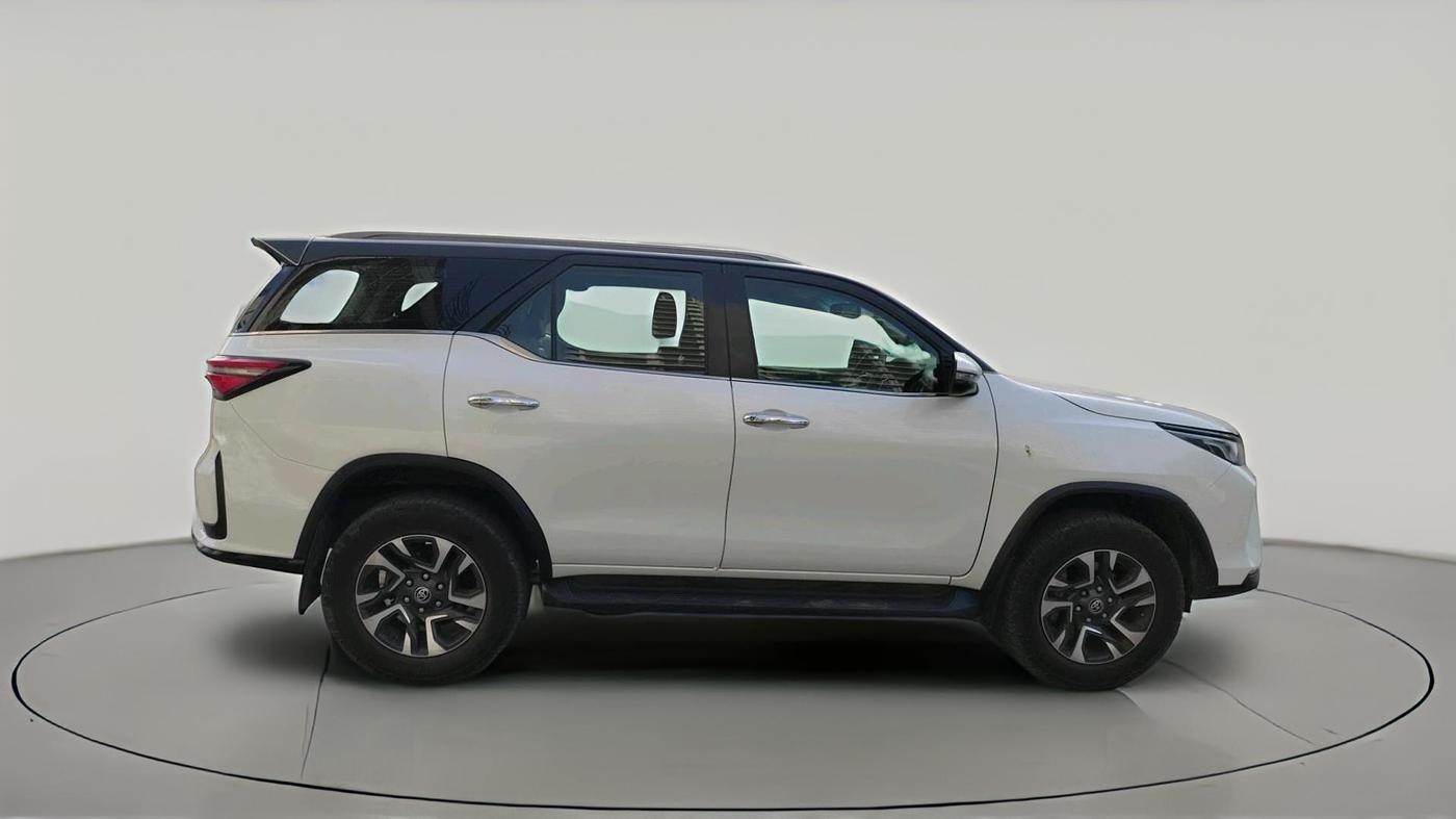 2022 Toyota Fortuner 4X2 AT 2.8 LEGENDER, Diesel, Automatic, 1,32,162 km, exterior