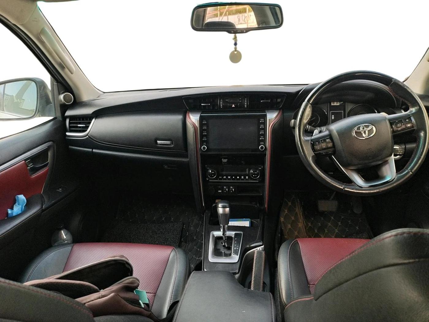 2022 Toyota Fortuner 4X2 AT 2.8 LEGENDER, Diesel, Automatic, 1,32,162 km, interior