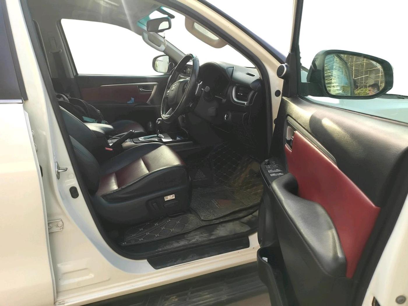 2022 Toyota Fortuner 4X2 AT 2.8 LEGENDER, Diesel, Automatic, 1,32,162 km, interior