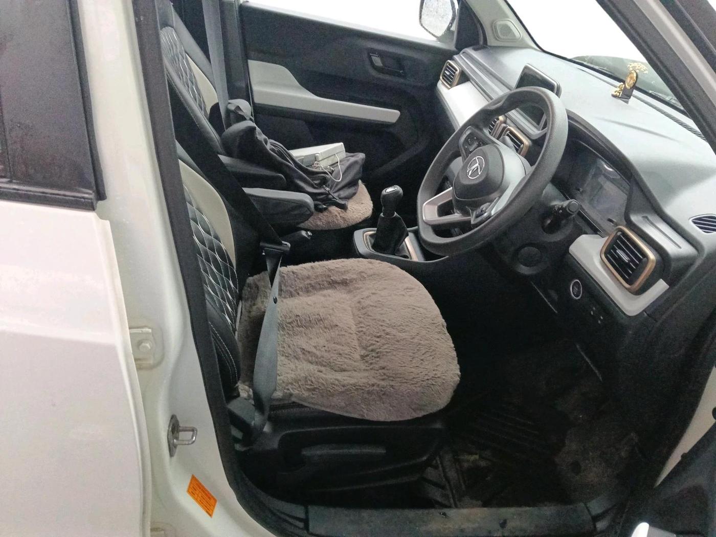 2023 Tata PUNCH ACCOMPLISHED DAZZLE PACK MT, Petrol, Manual, 7,405 km, interior