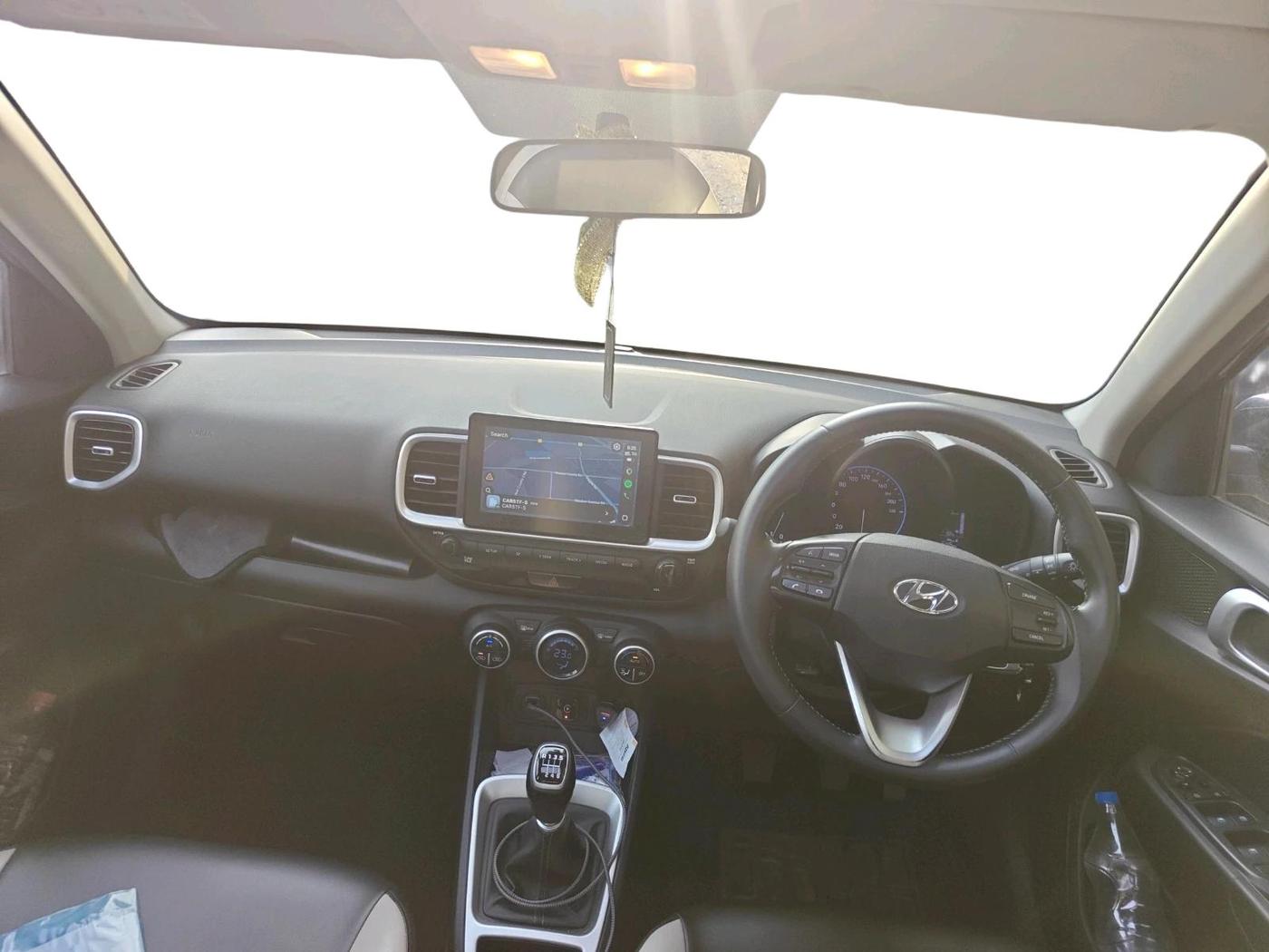 2019 Hyundai VENUE SX 1.0 TURBO, Petrol, Manual, 64,214 km, interior
