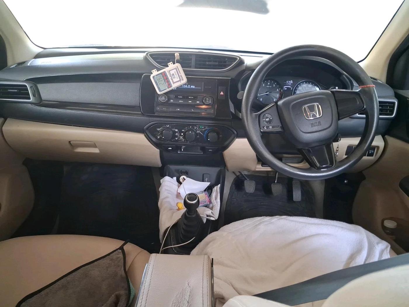 2019 Honda Amaze 1.2L I-VTEC S, CNG, Manual, 1,07,936 km, interior