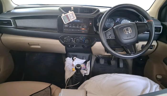 2019 Honda Amaze 1.2L I-VTEC S, CNG, Manual, 1,07,936 km, interior