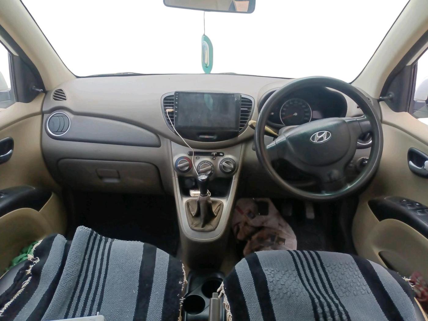 2011 Hyundai i10 MAGNA 1.1, CNG, Manual, 1,19,979 km, interior