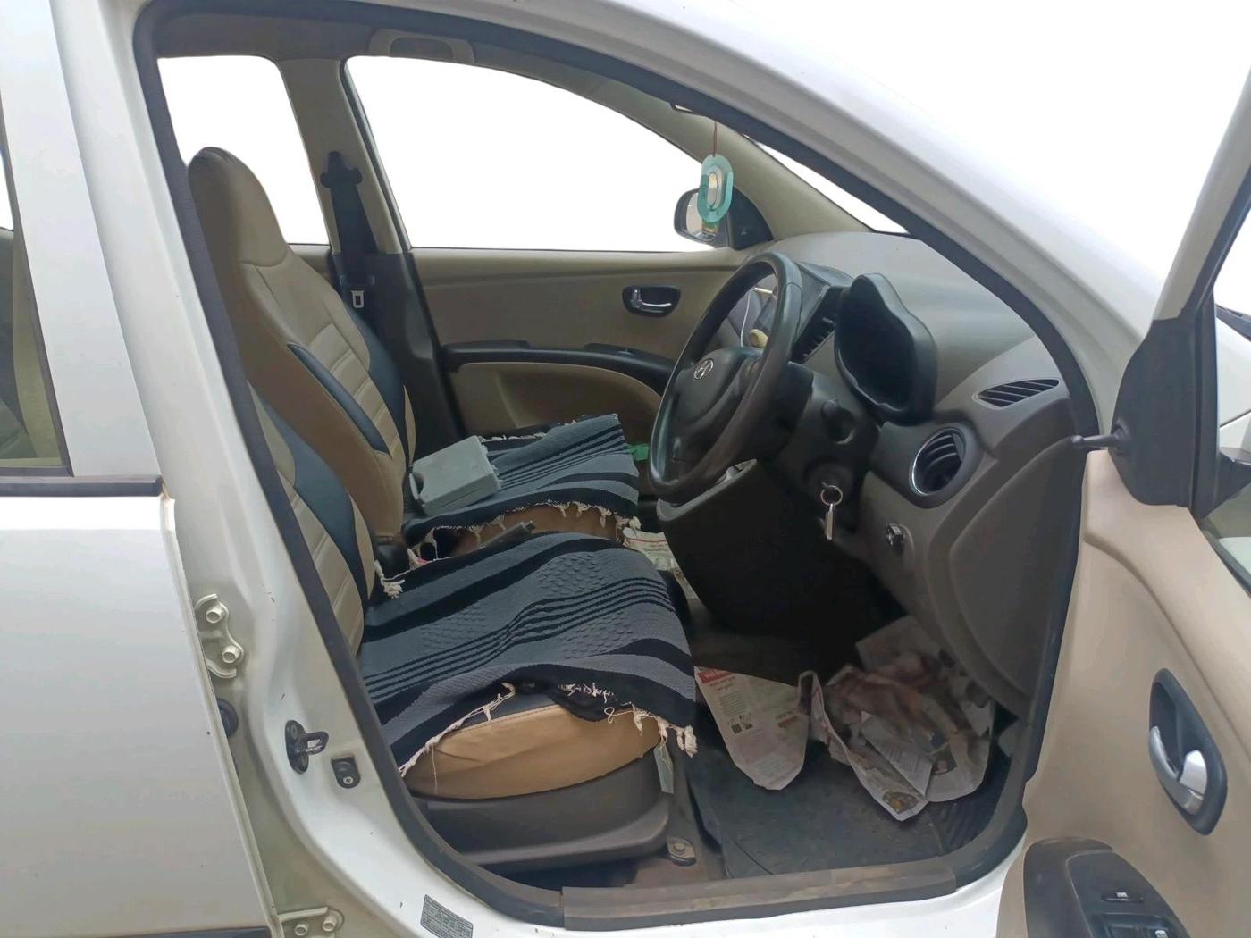 2011 Hyundai i10 MAGNA 1.1, CNG, Manual, 1,19,979 km, interior