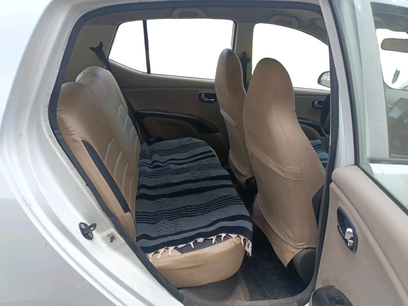 2011 Hyundai i10 MAGNA 1.1, CNG, Manual, 1,19,979 km, interior