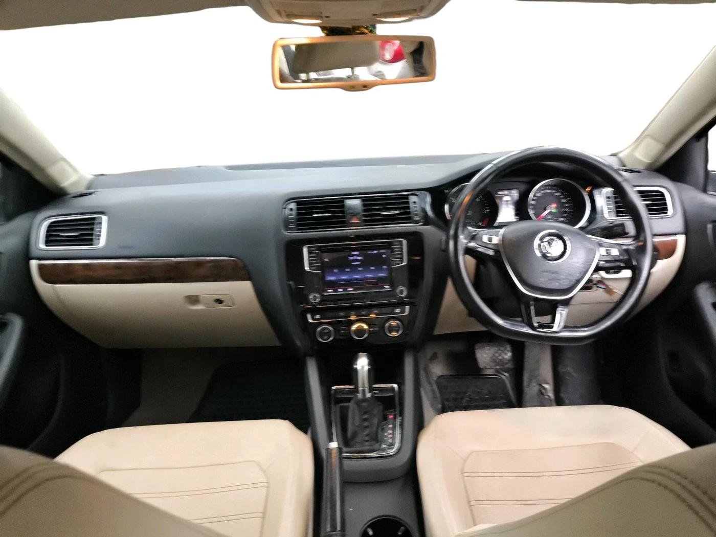 2015 Volkswagen Jetta HIGHLINE TDI AT, Diesel, Automatic, 1,34,371 km, interior