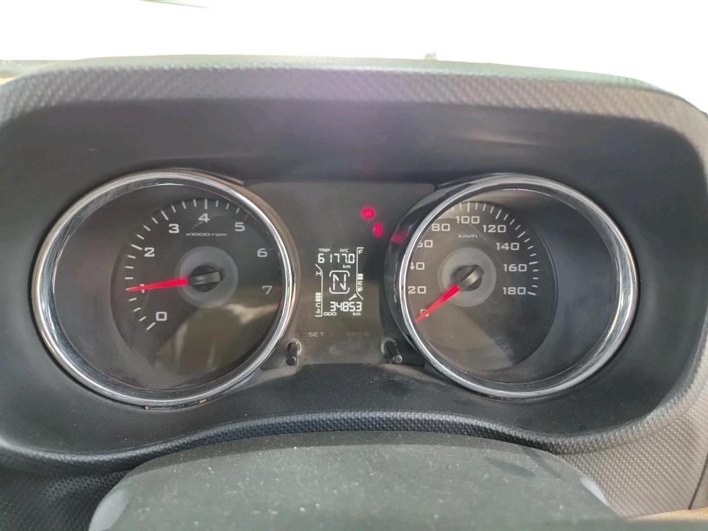 2019 Mahindra TUV300 T10, Diesel, Manual, 34,853 km, interior
