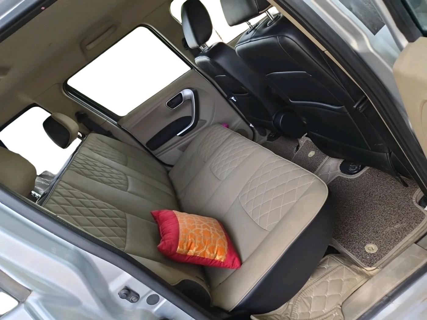 2019 Mahindra TUV300 T10, Diesel, Manual, 34,853 km, interior