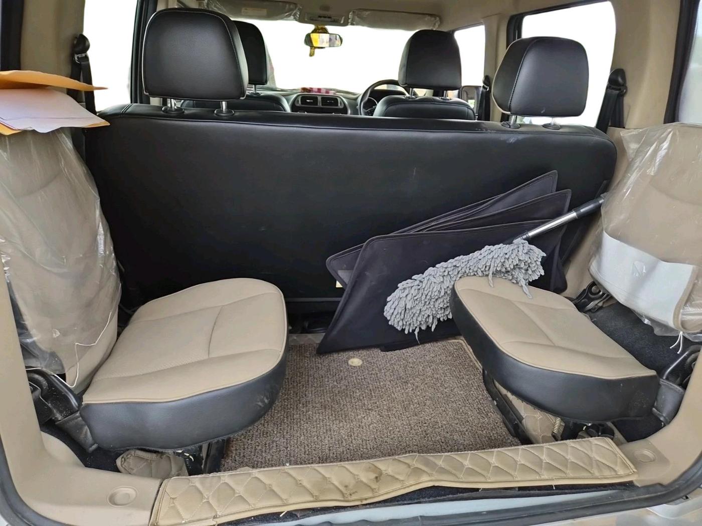 2019 Mahindra TUV300 T10, Diesel, Manual, 34,853 km, interior