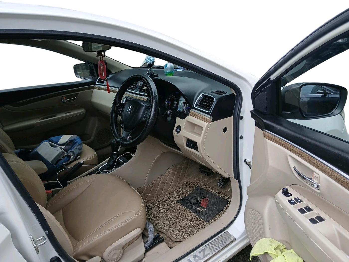 2024 Maruti Ciaz ZETA AT 1.5  SHVS PETROL, Petrol, Automatic, 33,405 km, interior