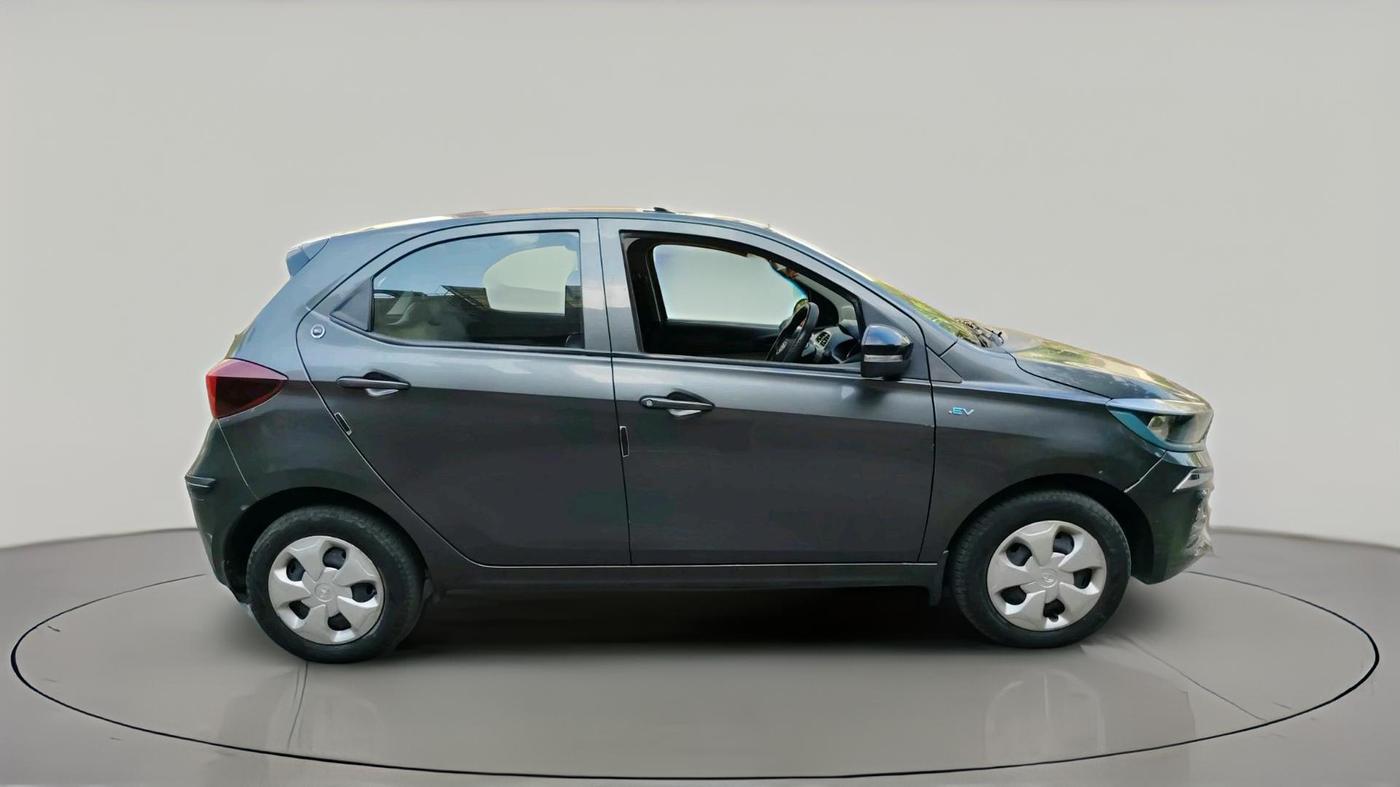 2023 Tata TIAGO EV XT LONG RANGE, Electric, Automatic, 36,130 km, exterior