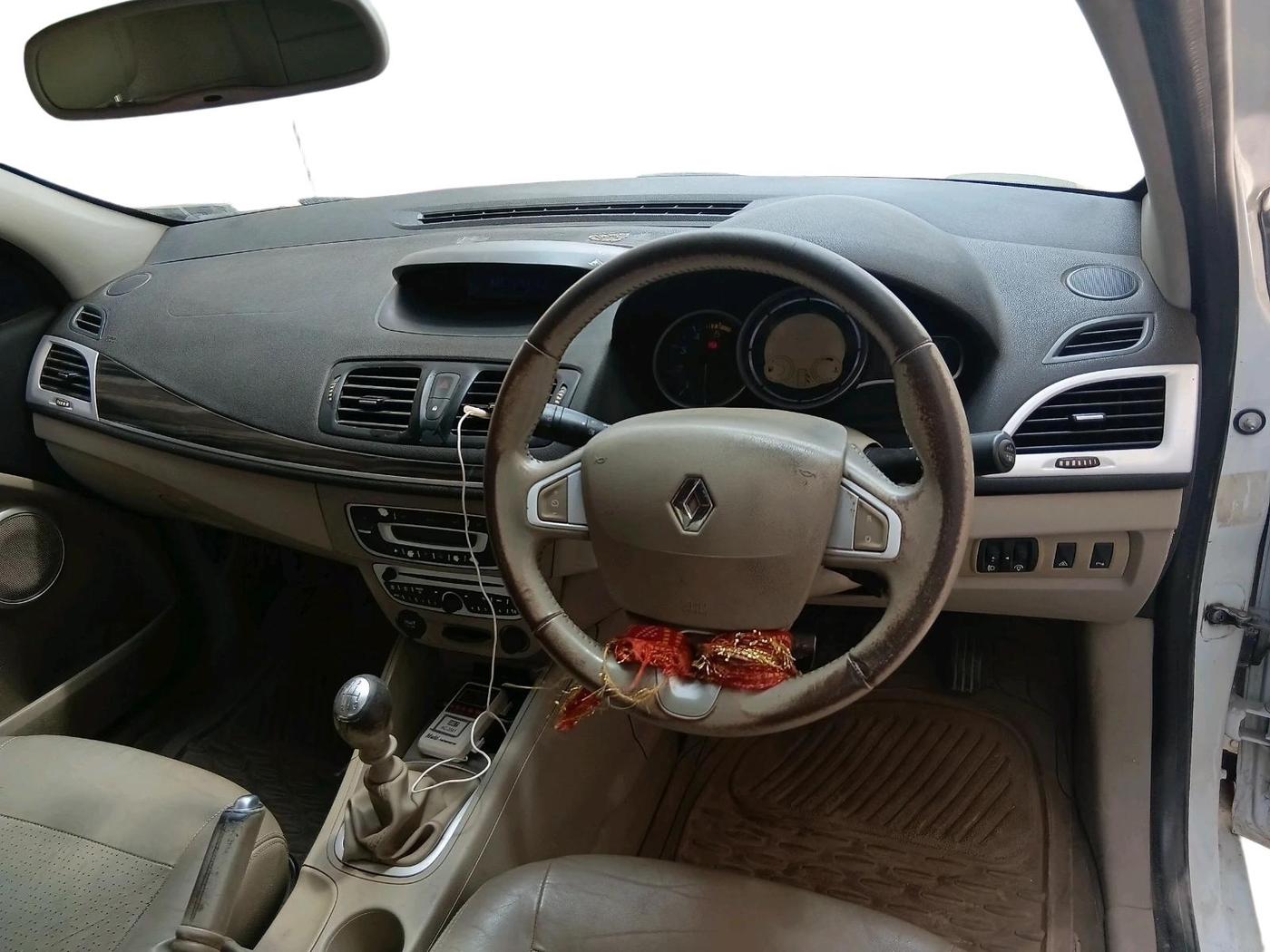 2012 Renault Fluence 1.5 E4, Diesel, Manual, 1,12,399 km, interior