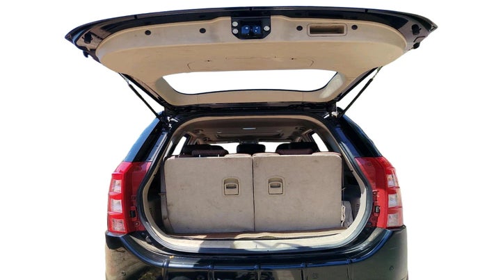 2018 Mahindra XUV500 W9, Diesel, Manual, 80,202 km, exterior