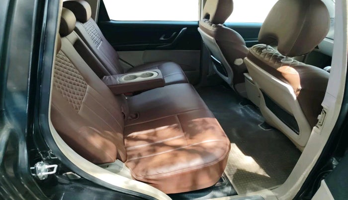 2018 Mahindra XUV500 W9, Diesel, Manual, 80,202 km, interior
