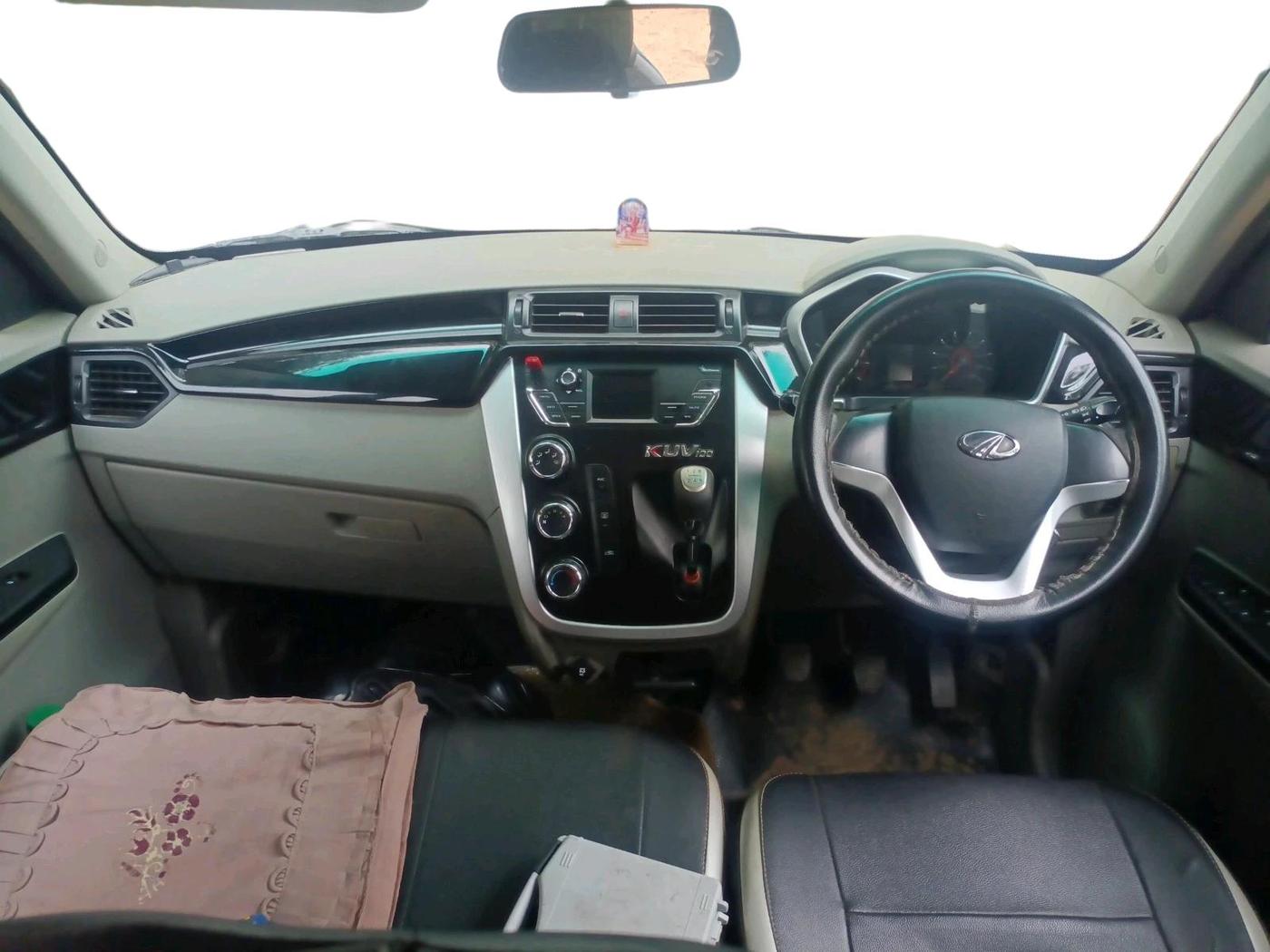 2017 Mahindra Kuv100 K6 6 STR, CNG, Manual, 1,17,364 km, interior