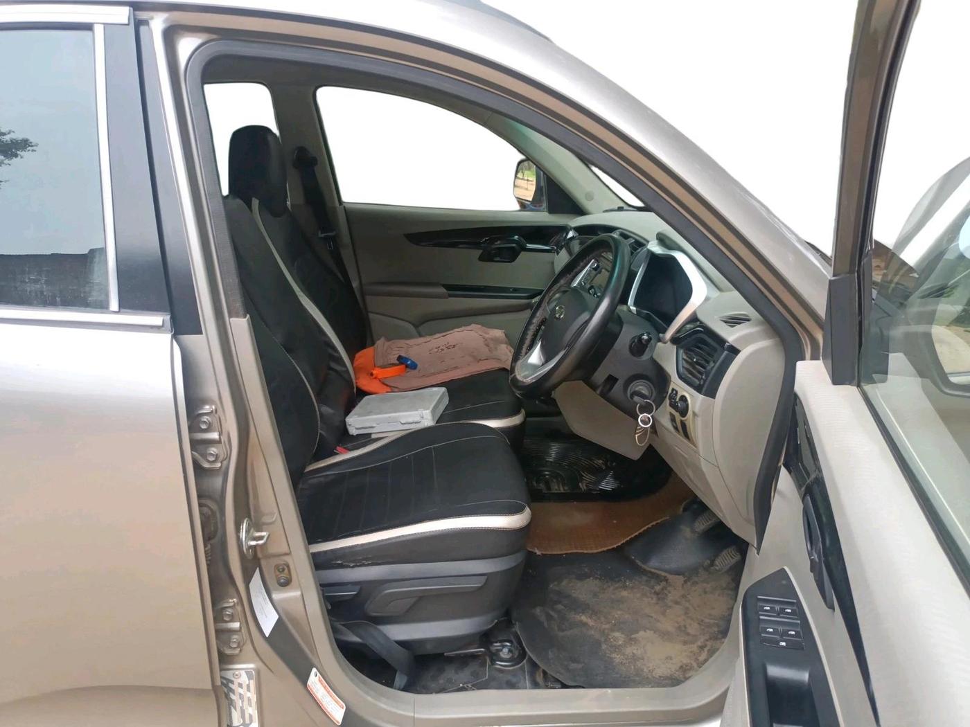 2017 Mahindra Kuv100 K6 6 STR, CNG, Manual, 1,17,364 km, interior
