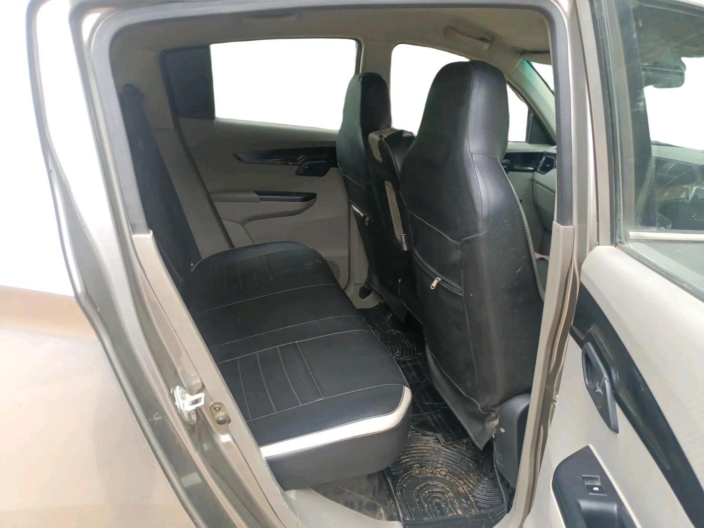 2017 Mahindra Kuv100 K6 6 STR, CNG, Manual, 1,17,364 km, interior