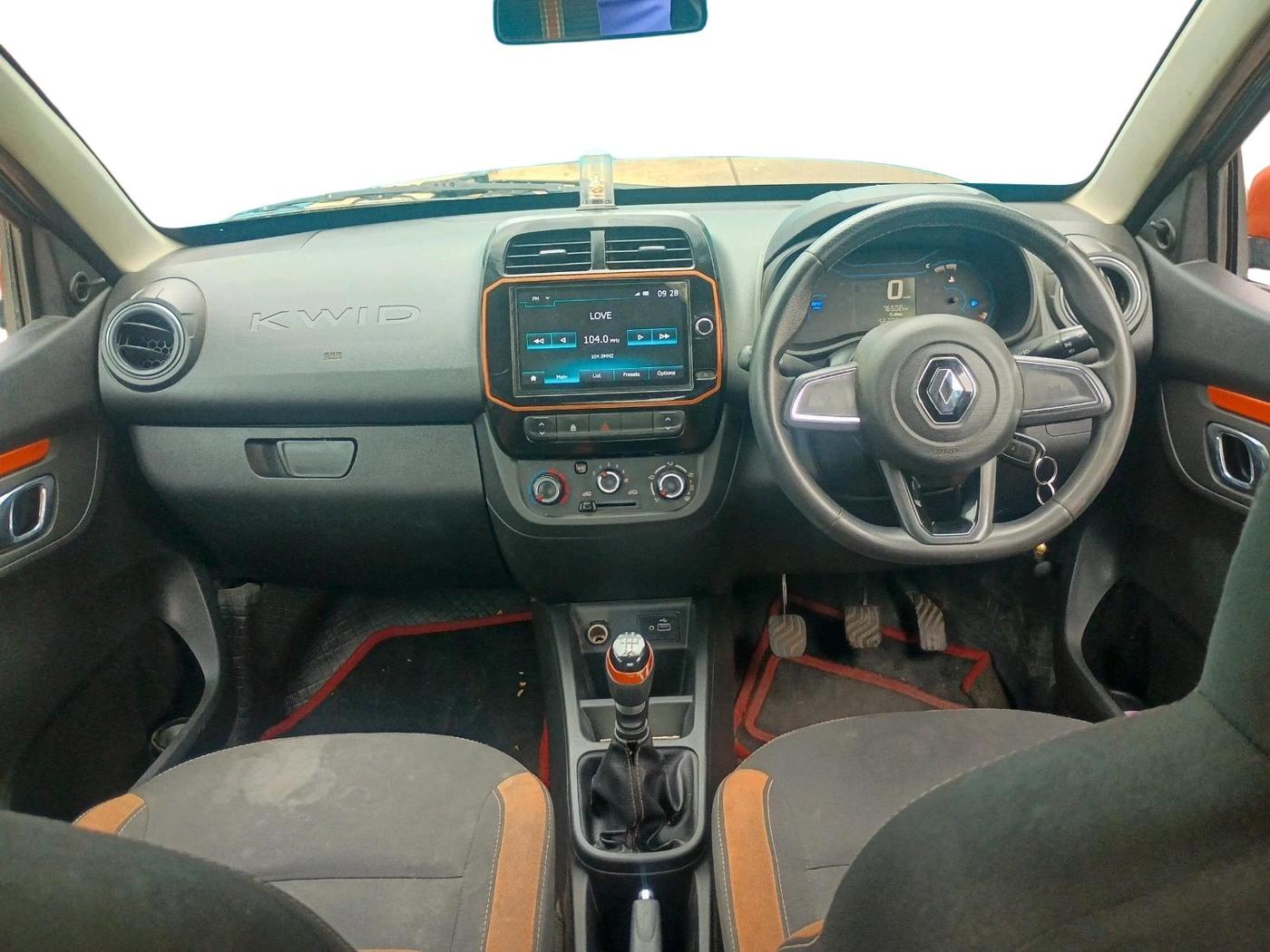 2021 Renault Kwid CLIMBER 1.0 (O), Petrol, Manual, 76,502 km, interior