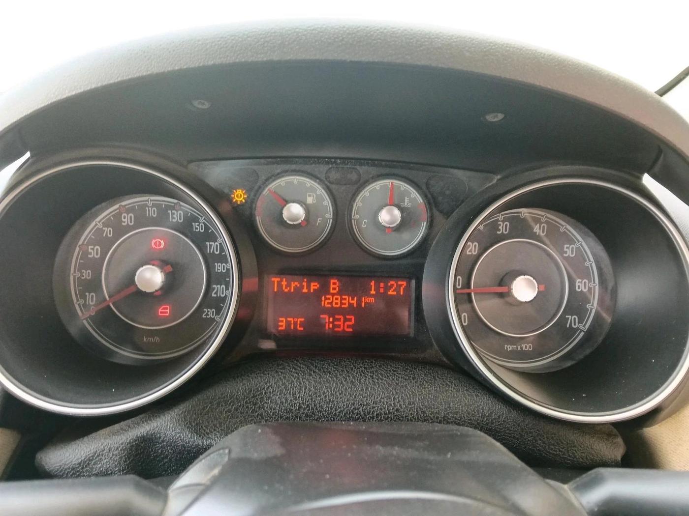 2014 Fiat Punto EVO ACTIVE 1.3 MULTIJET, Diesel, Manual, 1,28,341 km, interior