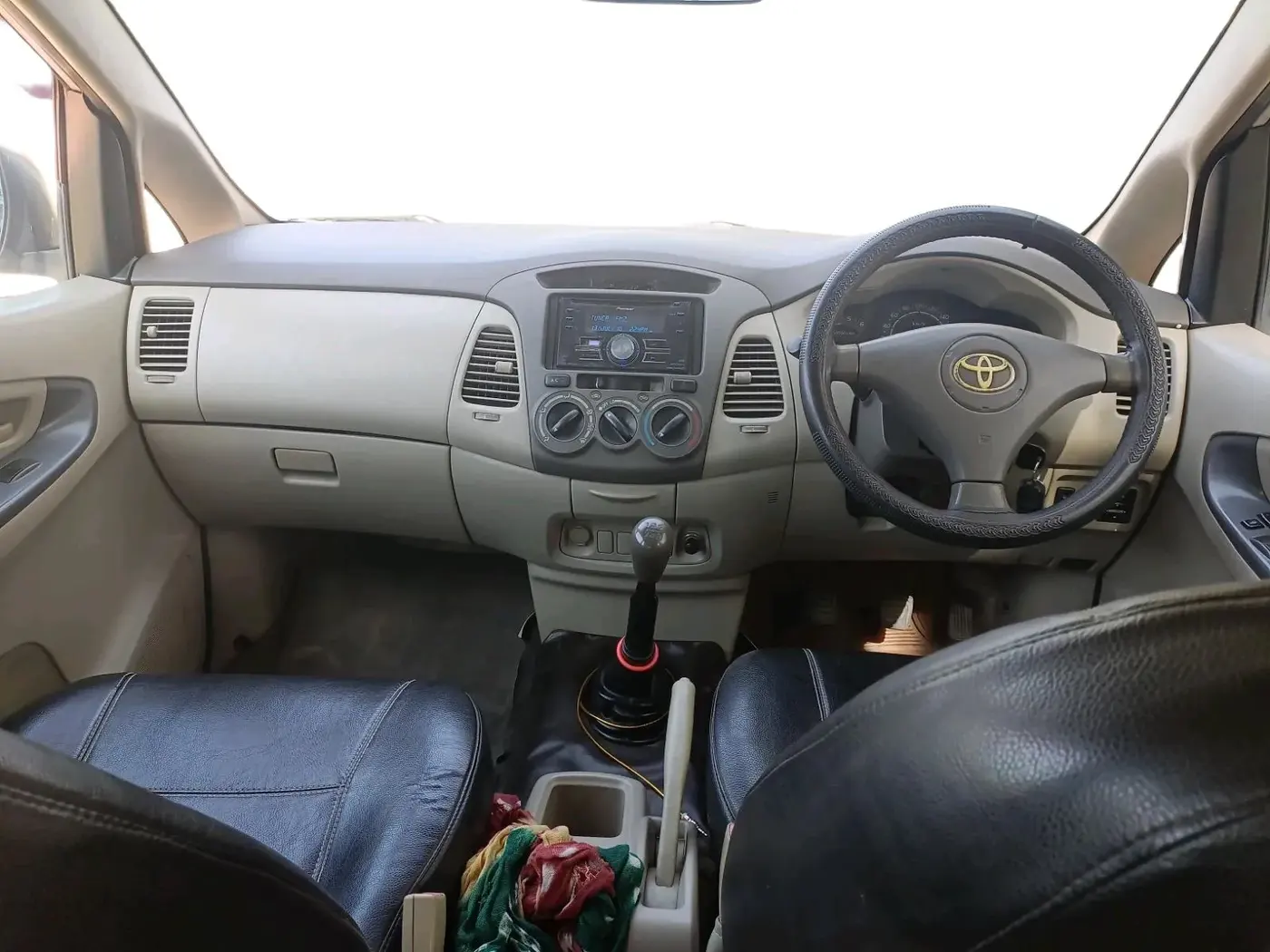 2010 Toyota Innova 2.5 G3, Diesel, Manual, 2,33,647 km, interior