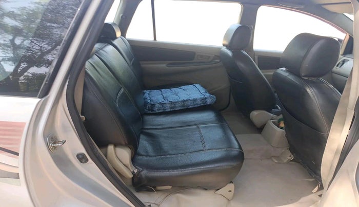 2010 Toyota Innova 2.5 G3, Diesel, Manual, 2,33,647 km, interior