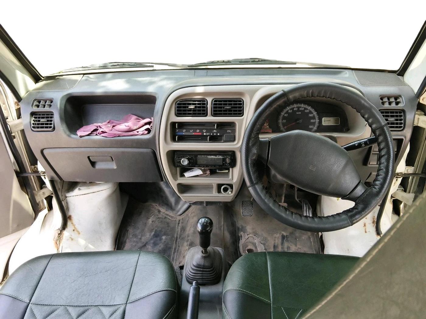2017 Maruti Eeco 7 STR, CNG, Manual, 97,508 km, interior