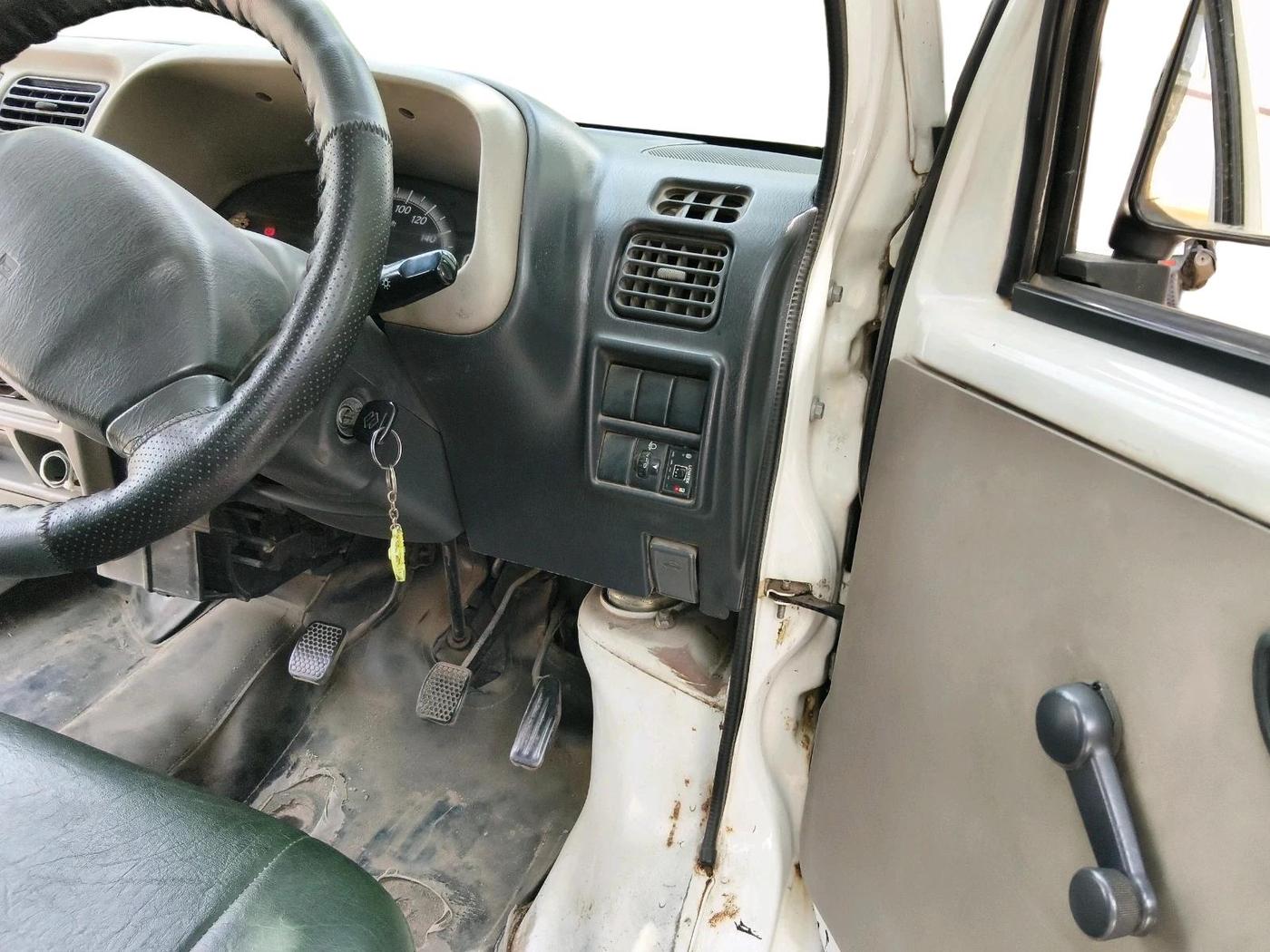2017 Maruti Eeco 7 STR, CNG, Manual, 97,508 km, interior