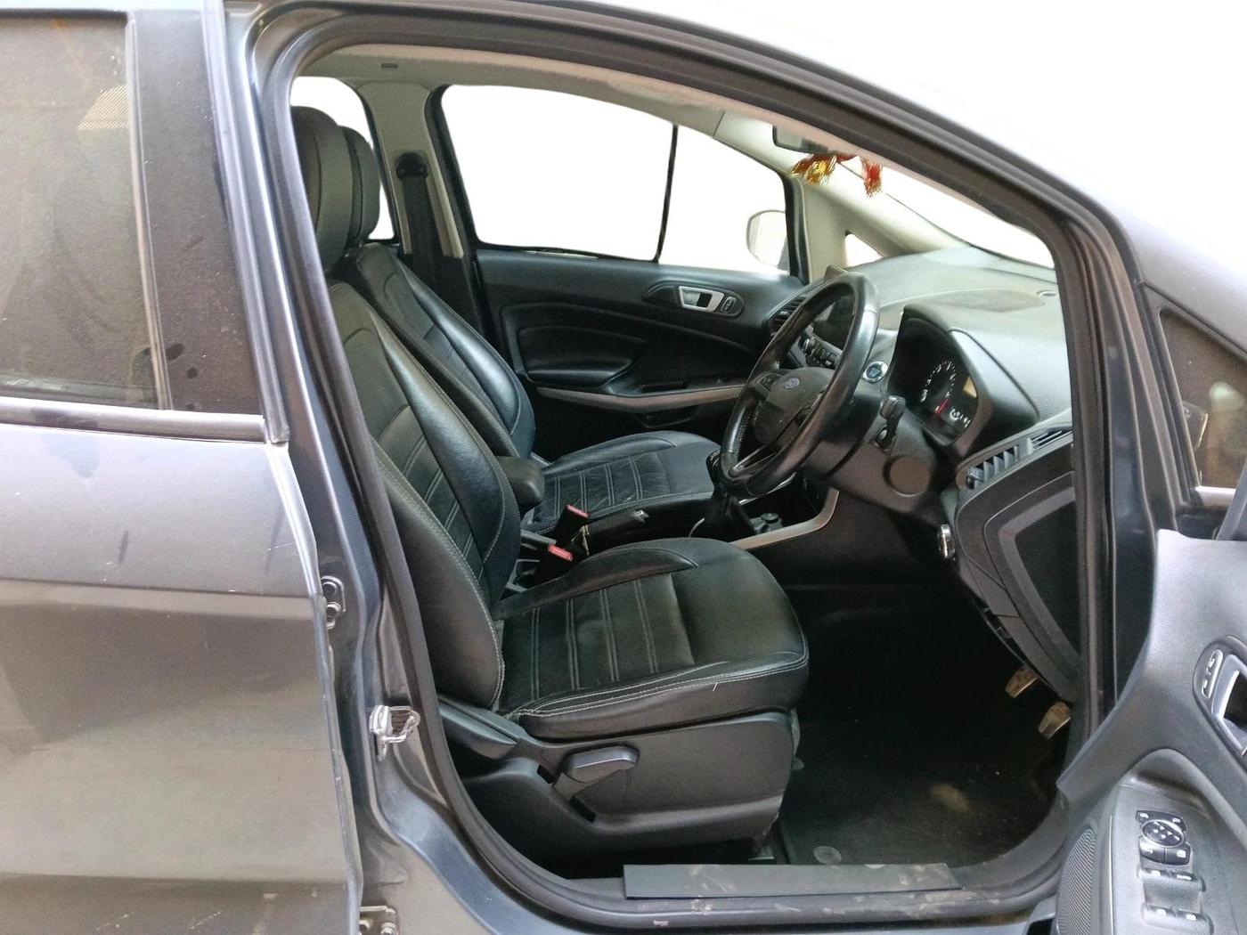 2018 Ford Ecosport TITANIUM + 1.5L DIESEL, Diesel, Manual, 1,18,683 km, interior