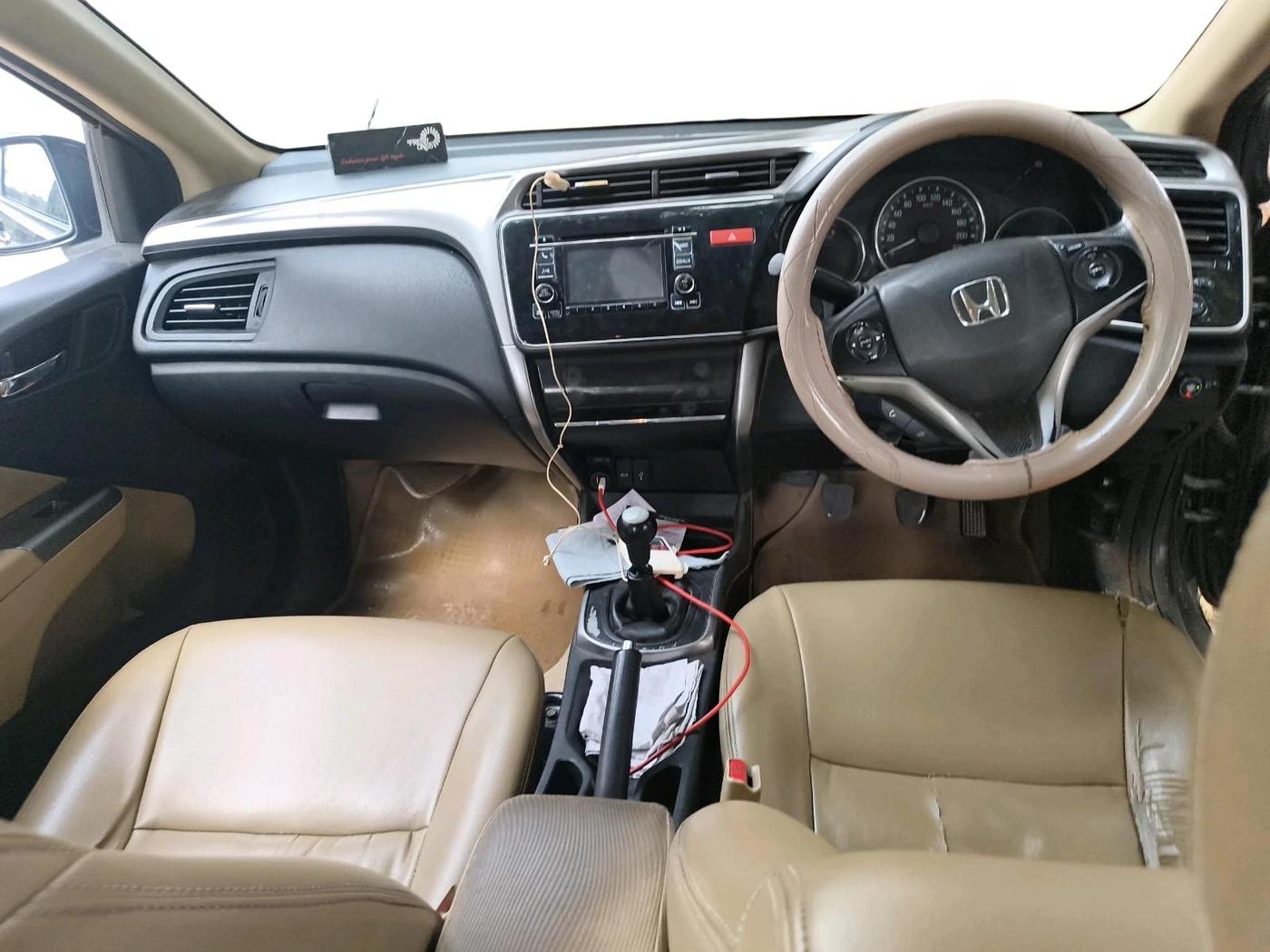 2014 Honda City 1.5L I-VTEC V MT, CNG, Manual, 1,65,780 km, interior