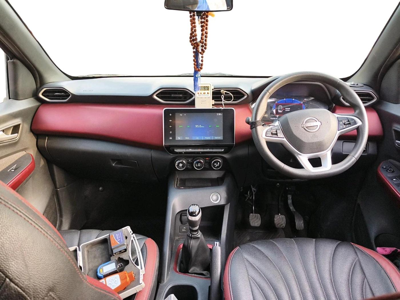 2022 Nissan MAGNITE XV RED EDITION, Petrol, Manual, 17,168 km, interior