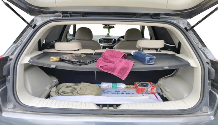 2022 Mahindra XUV300 W8 1.2 PETROL, Petrol, Manual, 40,440 km, exterior