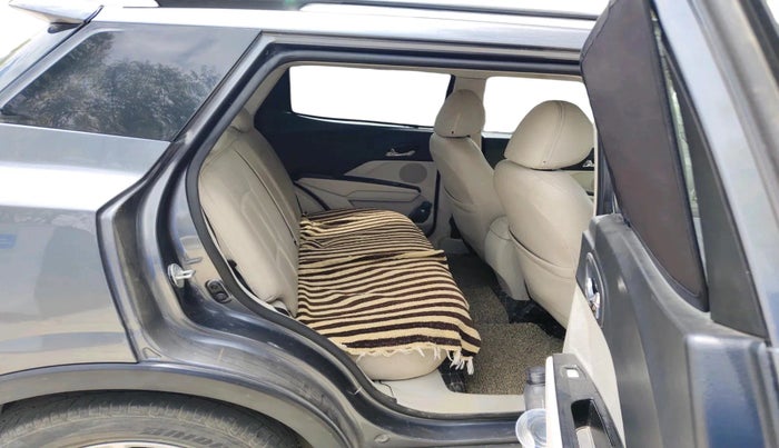 2022 Mahindra XUV300 W8 1.2 PETROL, Petrol, Manual, 40,440 km, interior