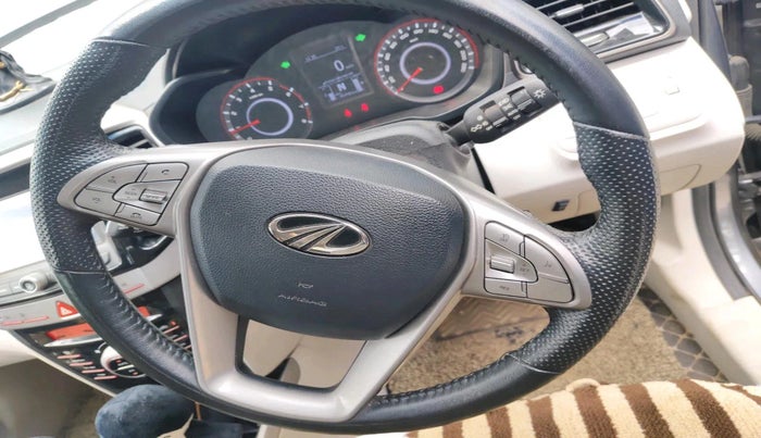 2022 Mahindra XUV300 W8 1.2 PETROL, Petrol, Manual, 40,440 km, interior