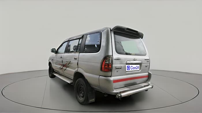 2014 Chevrolet Tavera Neo 3 LS 9 STR, Diesel, Manual, 2,75,940 km, exterior