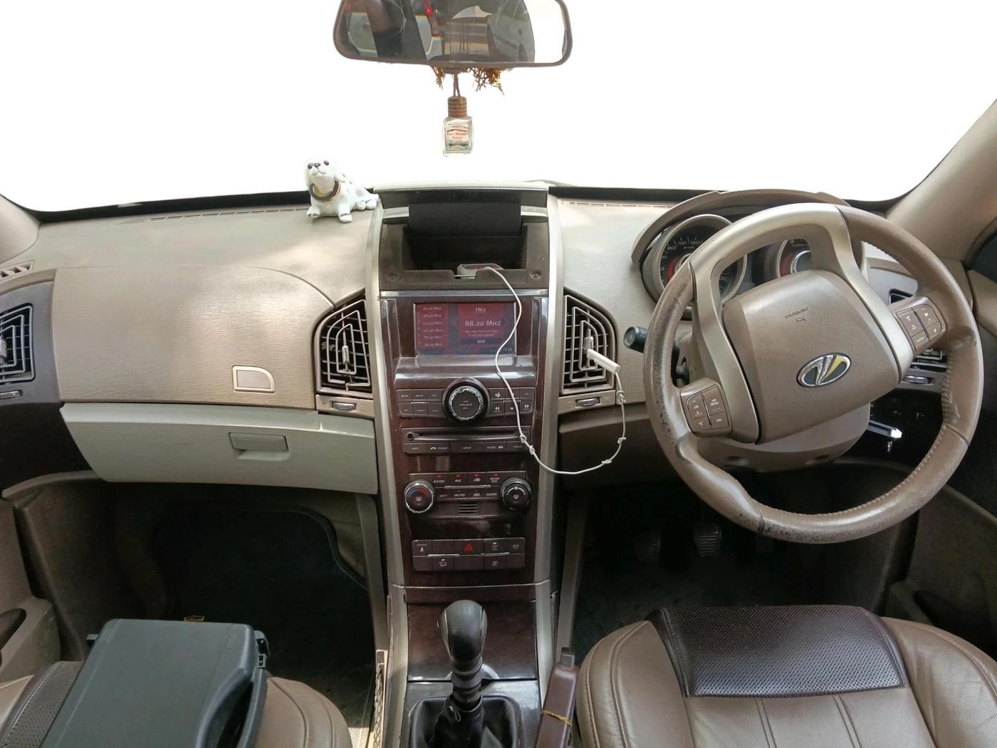 2014 Mahindra XUV500 W8, Diesel, Manual, 74,807 km, interior