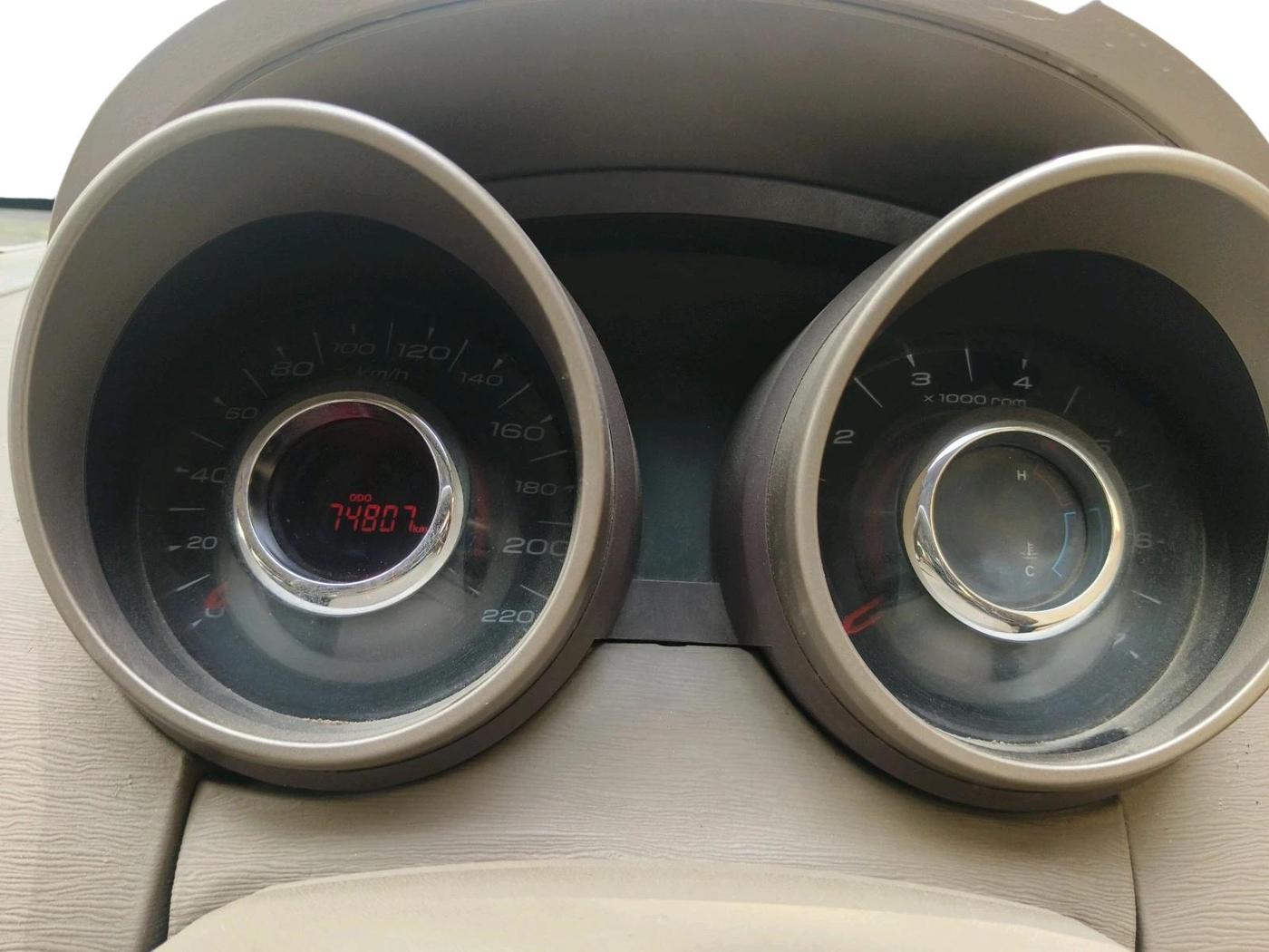2014 Mahindra XUV500 W8, Diesel, Manual, 74,807 km, interior