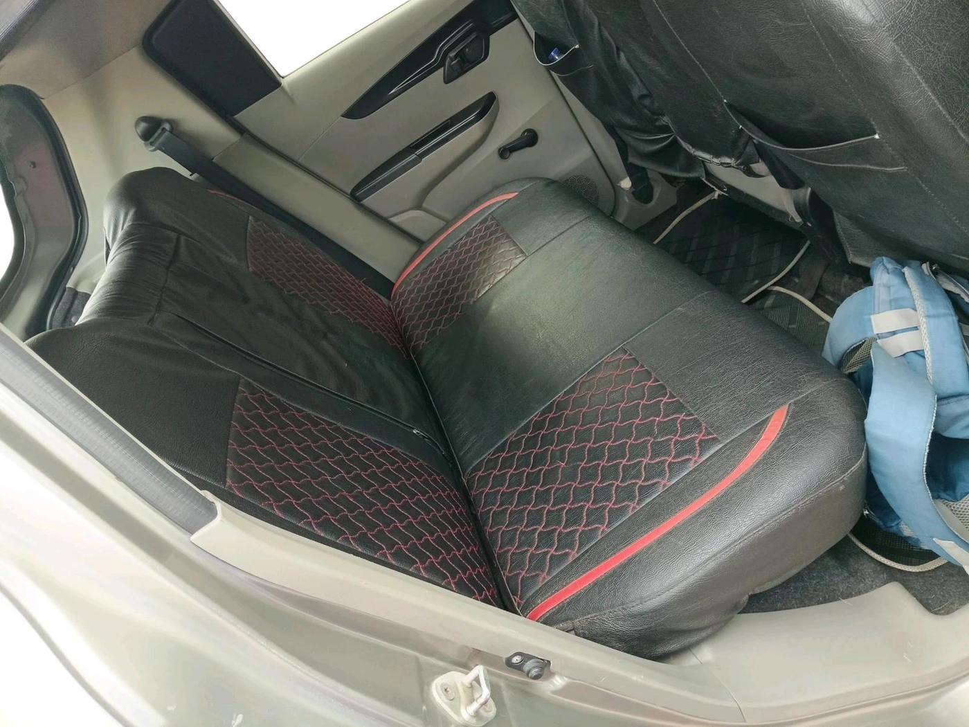 2017 Mahindra Kuv100 K2 D 6 STR, Diesel, Manual, 1,57,532 km, interior